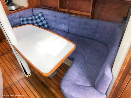 Catalina 320 image