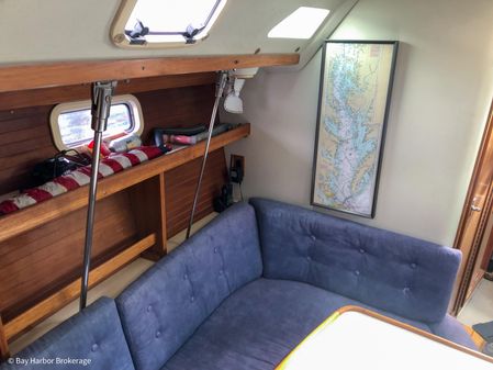 Catalina 320 image