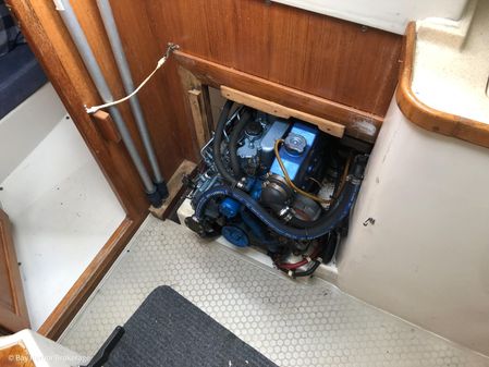 Catalina 320 image