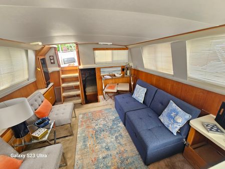 Silverton 40 Aft Cabin image