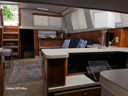 Silverton 40 Aft Cabin image