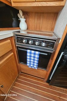 Silverton 40 Aft Cabin image