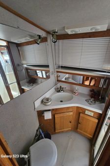 Silverton 40 Aft Cabin image