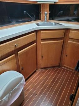 Silverton 40 Aft Cabin image