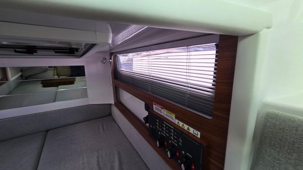 Axopar 28 AFT CABIN image