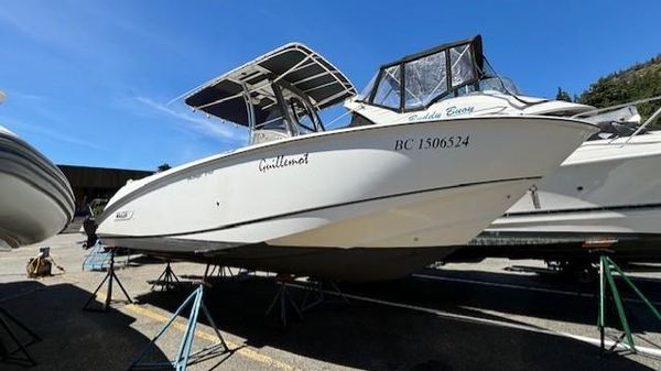 Boston Whaler 240 Outrage 