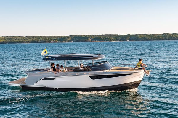 Alfastreet Marine 28 Cabin Motor - main image