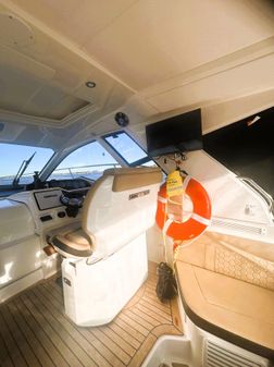 Sea Ray Sundancer 350 Coupe image