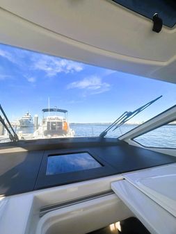 Sea Ray Sundancer 350 Coupe image