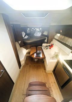 Sea Ray Sundancer 350 Coupe image