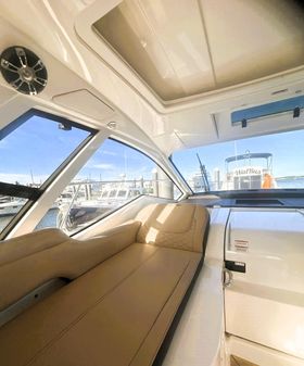 Sea Ray Sundancer 350 Coupe image