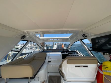 Sea Ray Sundancer 350 Coupe image