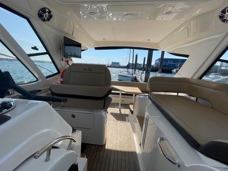 Sea Ray Sundancer 350 Coupe image