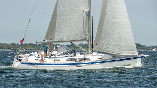 Hallberg-Rassy 44 