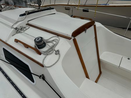 Islander SLOOP image