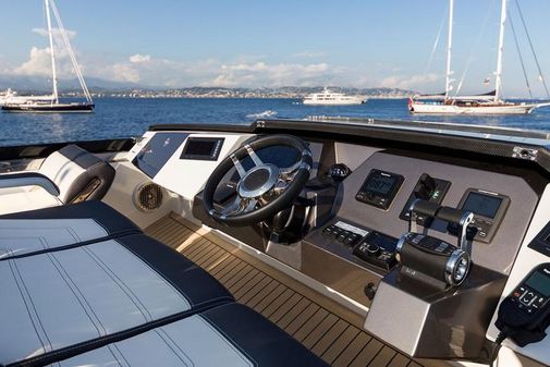 Galeon 650 Sky image