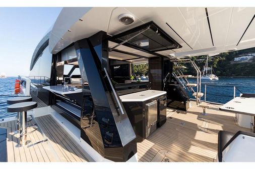 Galeon 650 Sky image