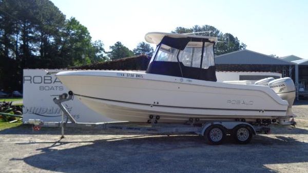 Robalo 240 Center Console