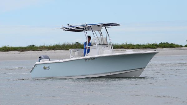 Sea Hunt Triton 225 