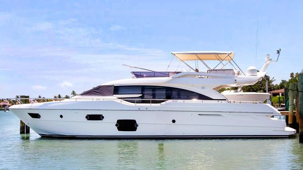 Ferretti Yachts 690 