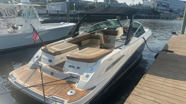 Sea Ray 270 SLX 