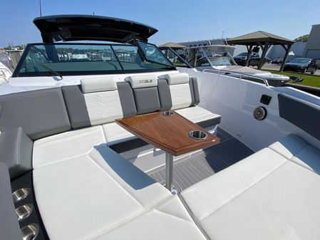 Cruisers Yachts 38 GLS OB image