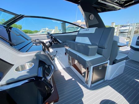 Cruisers Yachts 38 GLS OB image