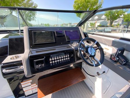 Cruisers Yachts 38 GLS OB image