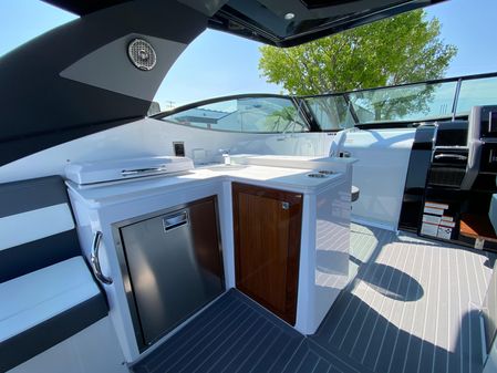 Cruisers Yachts 38 GLS OB image