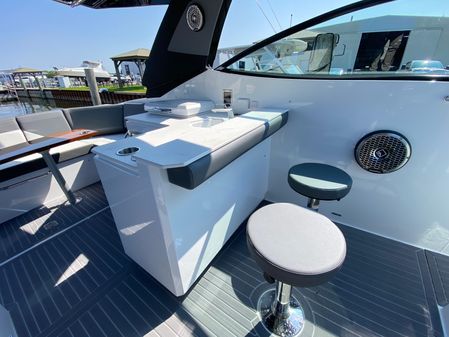 Cruisers Yachts 38 GLS OB image