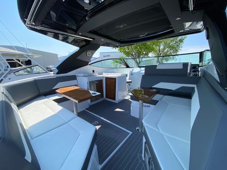 Cruisers Yachts 38 GLS OB image