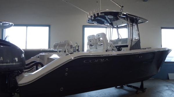 Cobia 277 Center Console
