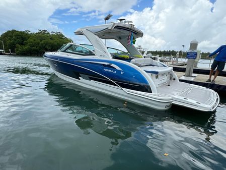 Formula 350 FX Crossover Bowrider image