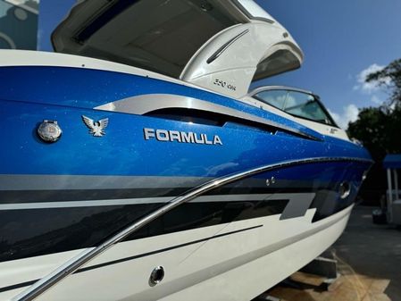 Formula 350 FX Crossover Bowrider image