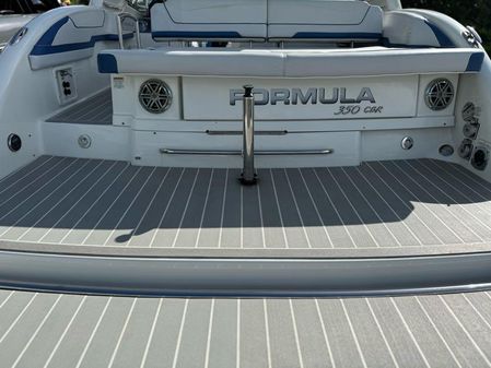 Formula 350 FX Crossover Bowrider image