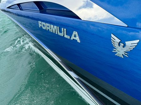 Formula 350 FX Crossover Bowrider image