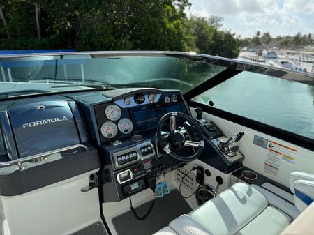 Formula 350 FX Crossover Bowrider image