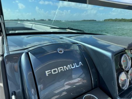 Formula 350 FX Crossover Bowrider image