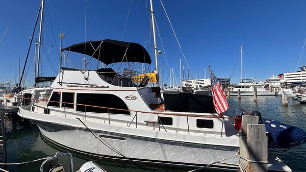 Ocean Yachts Trawler 42 + 2 