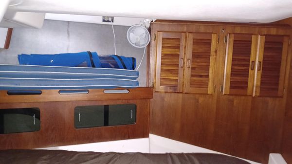 Hunter 40 image