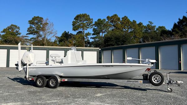 Yellowfin 24 Bay CE 