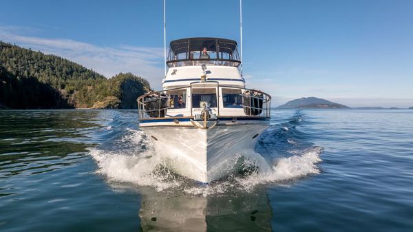 Ocean Alexander Cockpit M/Y image