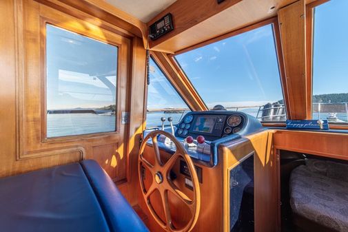 Ocean Alexander Cockpit M/Y image