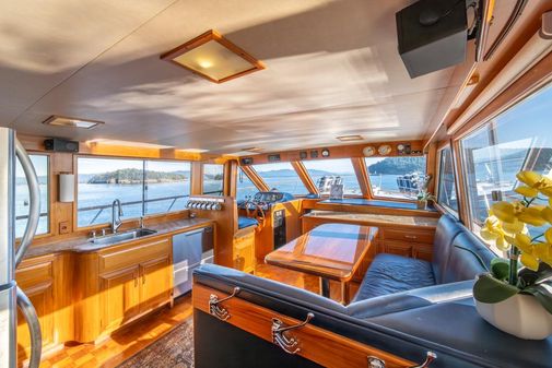 Ocean Alexander Cockpit M/Y image