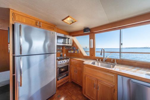 Ocean Alexander Cockpit M/Y image