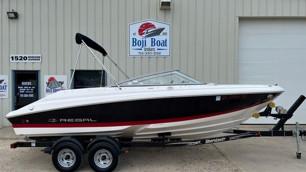 Regal 2000 Bowrider