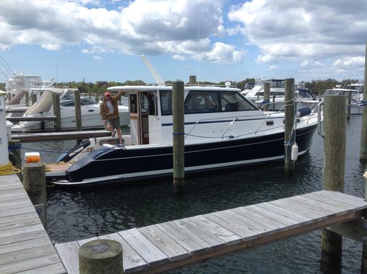 Mainship 32 - main image
