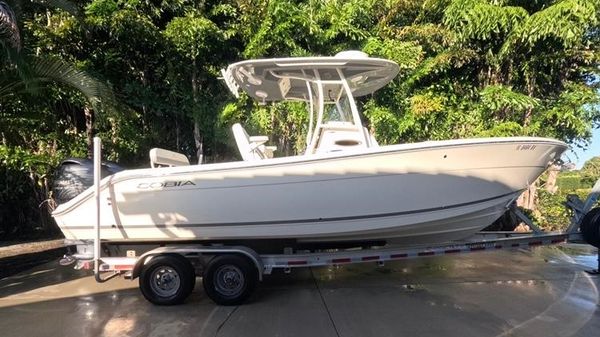 Cobia 261 Center Console 