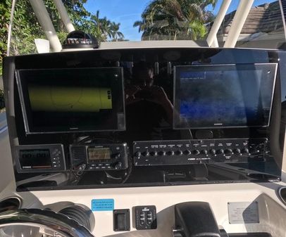 Cobia 261 Center Console image