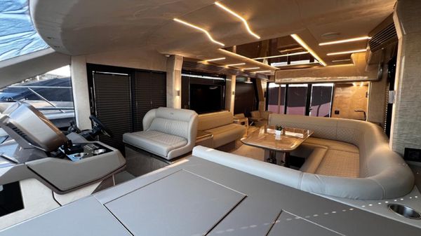 Galeon 560 Fly image